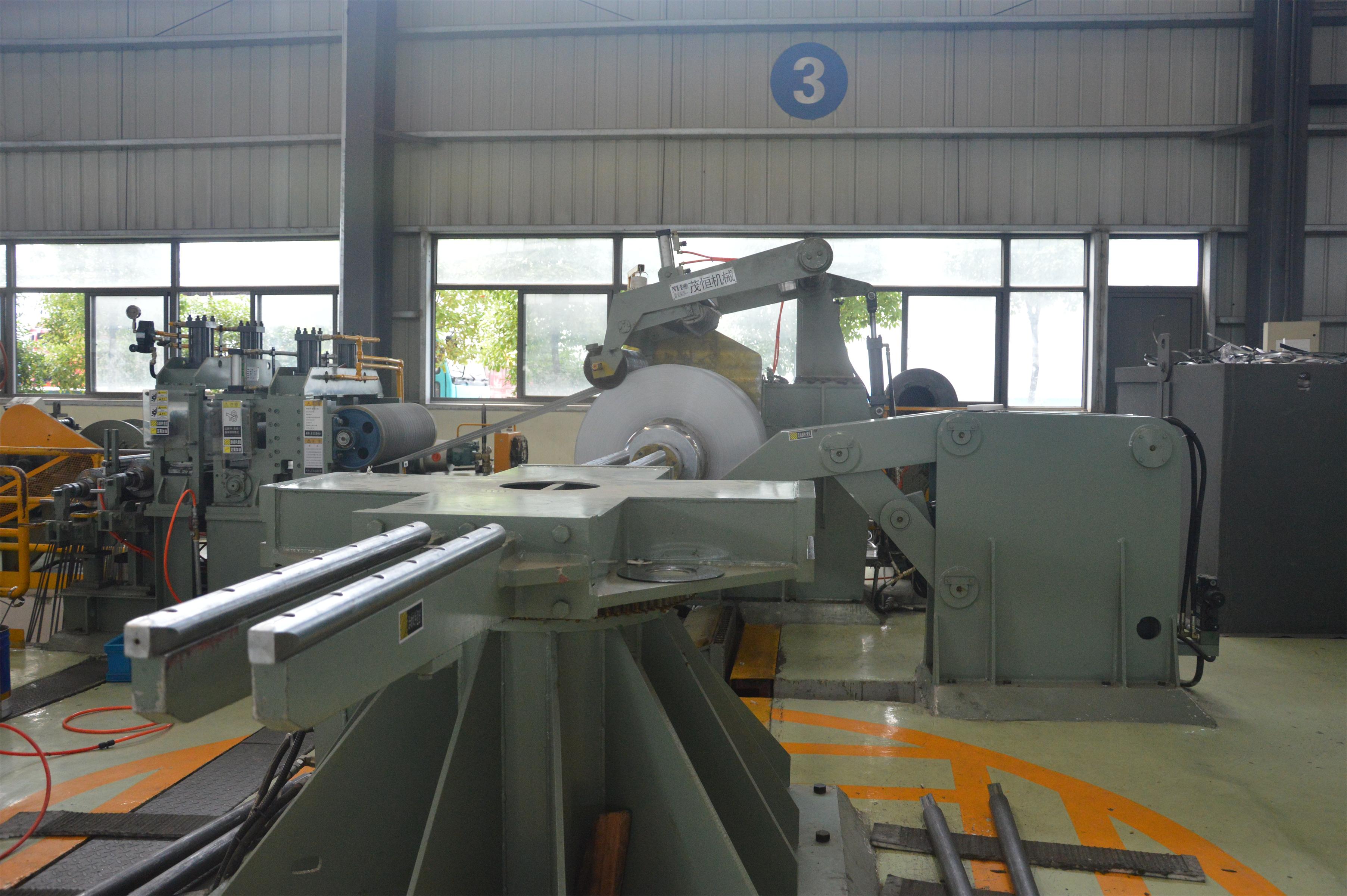 一字旋转收料臂